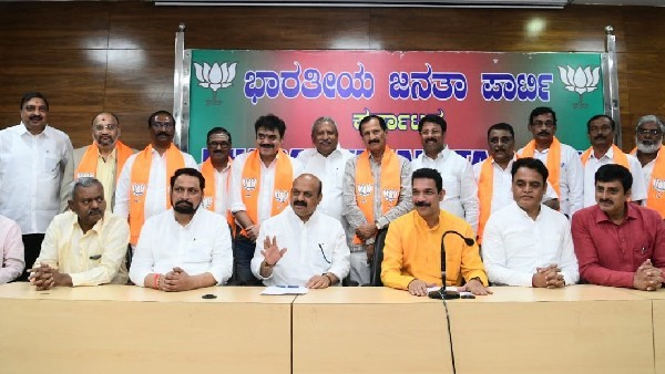 Former MPs Muddhanumegowda, Shashi kumar joined BJP 