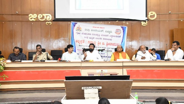 ಮಾರ್ಚ್ ವೇಳೆಗೆ 13 ಲಕ್ಷ ಕಾರ್ಡ್ ವಿತರಿಸುವಂತೆ ಅಧಿಕಾರಿಗೆ ಸೂಚನೆ