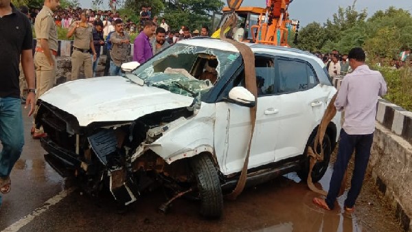 ಕಾರು ನಾಲೆಗೆ ಬಿದ್ದದ್ದನ್ನ ಯಾರ ಗಮನಕ್ಕೆ ಬಂದಿಲ್ಲ? 