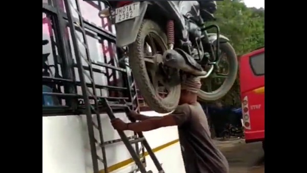 Man boarded a bus carrying a bike on his head: People called him Baahubali