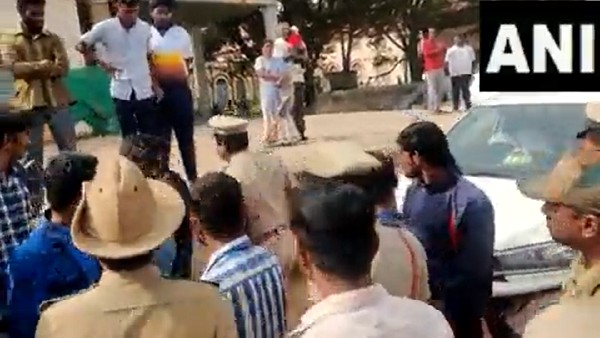 DySP slaps Police job aspirant in Tumakuru, video viral