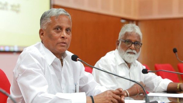  ಎಪಿಎಂಸಿ ಅಧಿಕಾರಿಗಳ ವಿರುದ್ಧ ರೈತರ ಆಕ್ರೋಶ