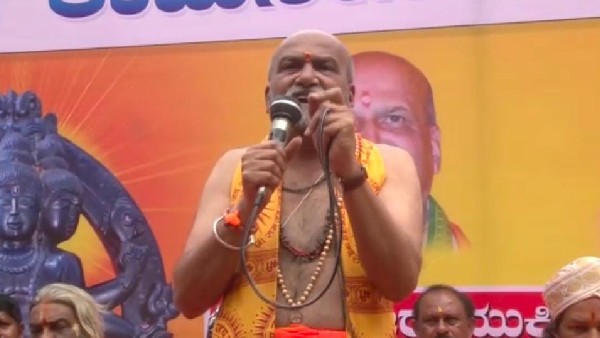 ರಸ್ತೆಗಳಲ್ಲಿ ಕೇಸರಿ ಬಾವುಟಗಳಿಂದ ಅಲಂಕಾರ 