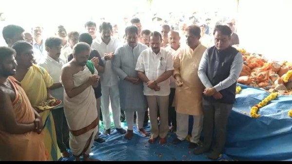 Soil Collected across Karnataka is symbolically offered to the Kempegowda statue 