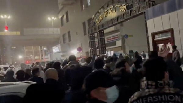 Covid protest: China arrests BBC journalist while reporting