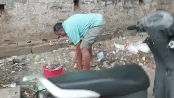 Davangere:Youth forced a Man who Threw Waste on Road to take back