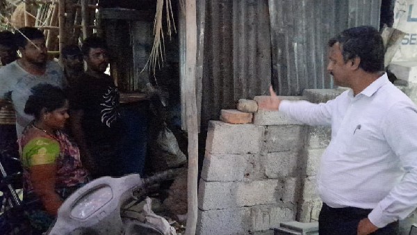 ರಸ್ತೆಗಳಲ್ಲಿ ಕಸದ ರಾಶಿ ಕಂಡು ಜಿಲ್ಲಾಧಿಕಾರಿ ಗರಂ