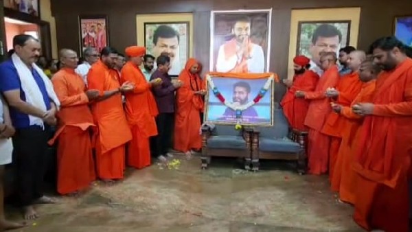 ಕುಟುಂಬಸ್ಥರಿಗೆ ಸಾಂತ್ವನ ಹೇಳಿದ ಸ್ವಾಮೀಜಿಗಳು