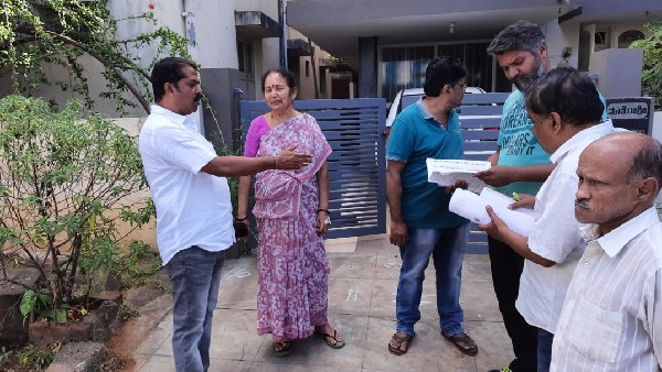 ಜನರ ಸಮಸ್ಯೆಗೆ ಸ್ಥಳದಲ್ಲೇ ಪರಿಹಾರ ನೀಡಿದ ಪಾಲಿಕೆ ಸದಸ್ಯ ಜನರ ಸಮಸ್ಯೆಗೆ ಸ್ಥಳದಲ್ಲೇ ಪರಿಹಾರ ನೀಡಿದ ಪಾಲಿಕೆ ಸದಸ್ಯ