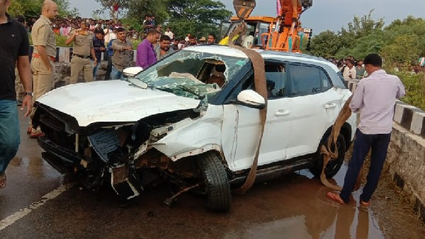 Chandrashekhars Dead body found in Tunga canal; MP Renukacharya family members in Tears Chandrashekhars Dead body found in Tunga canal; MP Renukacharya family members in Tears