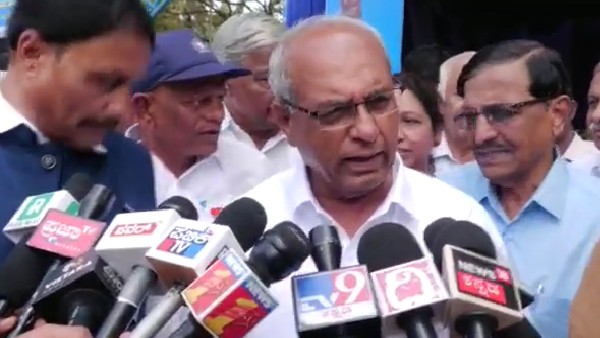 MP Srinivasa Prasad Lashes Out At Mallikarjun Kharge And Siddaramaiah