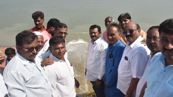Dharwad; Water storage After 50 years in lake of Annigeri, people expressed happiness Dharwad; Water storage After 50 years in lake of Annigeri, people expressed happiness