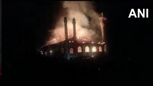 Massive fire breaks out at Jamia Masjid in Jammu and Kashmir