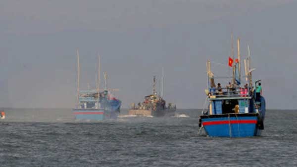 Sri Lanka Navy Arrests 15 Indian Fishermen 