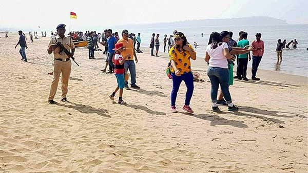 ಅನಧಿಕೃತ ವ್ಯಾಪಾರಿಗಳಿಂದ ವ್ಯವಹಾರಕ್ಕೂ ತಡೆ 