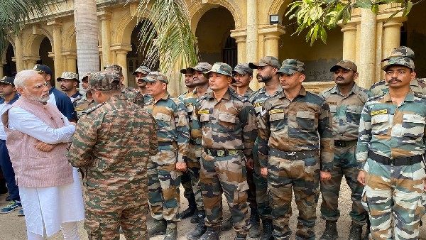 PM Narendra Modi Visits Morbi: here what netizens says