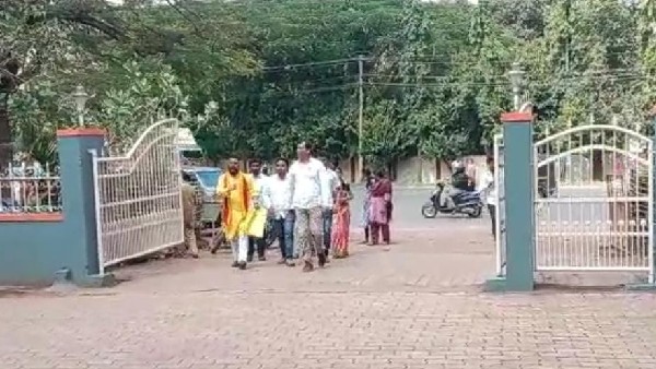 ಕೆಲಸ ಸಿಗುವ ಆಸೆಯಲ್ಲಿ ಮೋಸ ಹೋದ ಯುವಕ ಹಾಗೂ ಯುವತಿಯರು