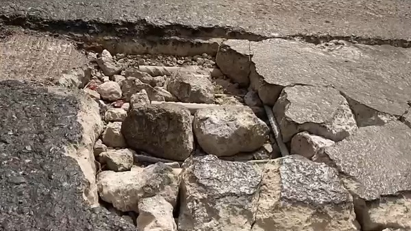 ರಸ್ತೆಗಿಳಿದು ಹುಬ್ಬಳ್ಳಿ ಯುವಕರ ಪ್ರತಿಭಟನೆ ರಸ್ತೆಗಿಳಿದು ಹುಬ್ಬಳ್ಳಿ ಯುವಕರ ಪ್ರತಿಭಟನೆ