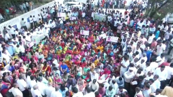 ತಾಯಿ, ಮಗ ಇಬ್ಬರು ನಶೆ ಏರಿಸಿಕೊಂಡಿರುತ್ತಾರೆ