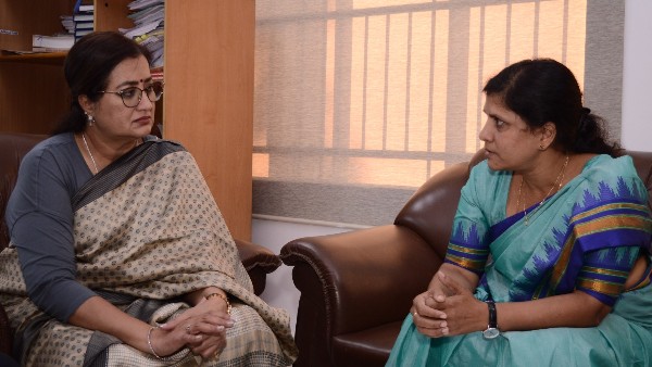 Dont right to hate MPs; Sumalatha said in Mandya