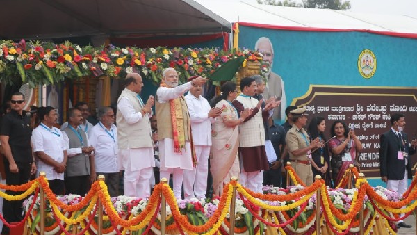 Vande Bharat Express, Kashi Darshan Special Train Green signal from PM Modi Vande Bharat Express, Kashi Darshan Special Train Green signal from PM Modi