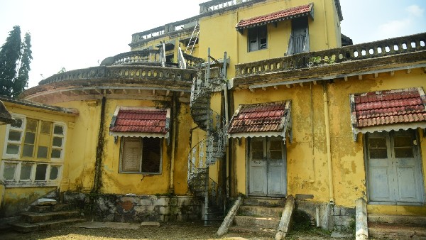  ದುರಸ್ತಿ ಹಂತಕ್ಕೆ ತಲುಪಿರುವ ಕಟ್ಟಡಗಳು