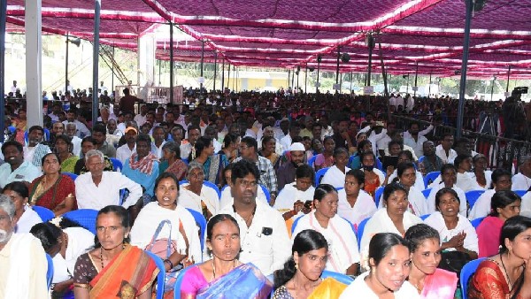 ಮಳಿಗೆಗಳನ್ನು ಉದ್ಘಾಟಿಸಿದ ಸಚಿವರು ಮಳಿಗೆಗಳನ್ನು ಉದ್ಘಾಟಿಸಿದ ಸಚಿವರು