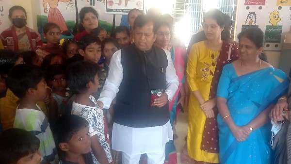 Safai Karmachari Commission chairman M Shivanna visit Pourakarmika School at Kuduremala, Mysuru Safai Karmachari Commission chairman M Shivanna visit Pourakarmika School at Kuduremala, Mysuru