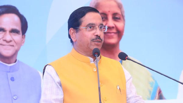 ಪ್ರಹ್ಲಾದ್ ಜೋಶಿ ಕಾರ್ಯ ಶ್ಲಾಘನೀಯ; ನಿರ್ಮಲಾ ಸೀತಾರಾಮನ್