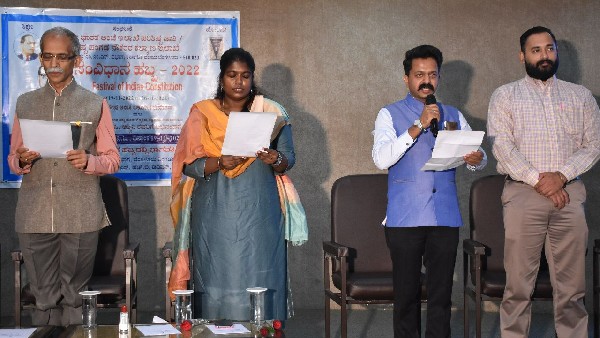 ಸಂವಿಧಾನ ಎಲ್ಲರಿಗೂ ಸಮಾನತೆ ಕೊಟ್ಟಿದೆ ಸಂವಿಧಾನ ಎಲ್ಲರಿಗೂ ಸಮಾನತೆ ಕೊಟ್ಟಿದೆ