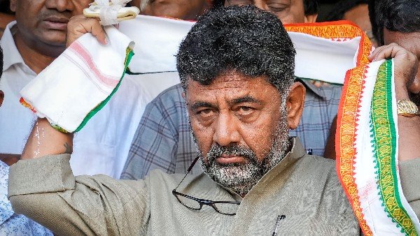 ಮತದಾರರ ಗುರುತಿನ ಚೀಟಿ ಕದ್ದವರು ಡಿಕೆ ಶಿವಕುಮಾರ್