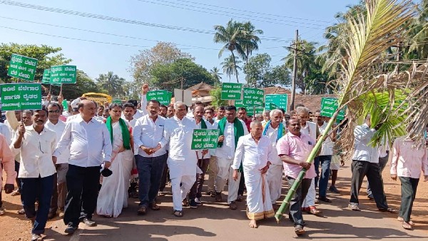 ಎಲೆ ಚುಕ್ಕೆಗೆ ಪರಿಹಾರ ಒದಗಿಸಲು ಸಂಶೋಧನ ಕೇಂದ್ರಕ್ಕೆ ಬೇಡಿಕೆ