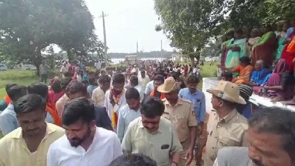 Kempegowda statue Soil collection in Sripurushana burial at Mudukutore Talakadu 
