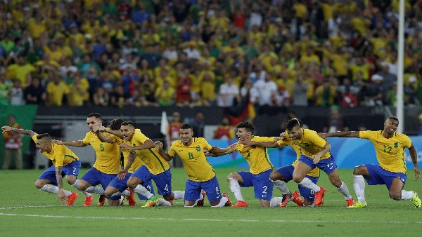 Brazils World Cup squad includes 9 forwards, Dani Alves 