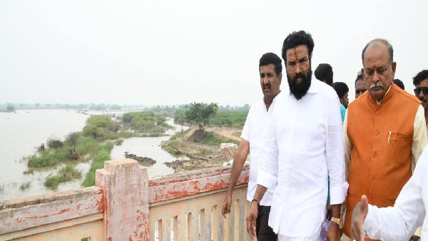 ನೀರು ಹೋಗುವವರೆಗೂ ಸ್ಥಳ ಬಿಟ್ಟು ಕದಲಲ್ಲ