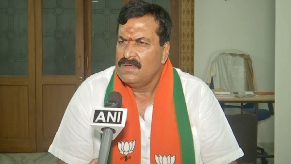 ಮುನುಗೋಡಿನಲ್ಲಿ ಬಿಜೆಪಿ, ಟಿಆರ್‌ಎಸ್ ಬಿರುಸಿನ ಪ್ರಚಾರ 