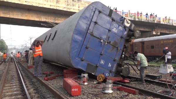 Derailment Of Rail At Rajahmundry Yard Several Trin cancelled Derailment Of Rail At Rajahmundry Yard Several Trin cancelled