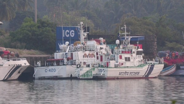 ವಾಣಿಜ್ಯ ಬಂದರಿನಲ್ಲೇ ಕೋಸ್ಟ್‌ಗಾರ್ಡ್ ಹಡಗು ನಿಲುಗಡೆ