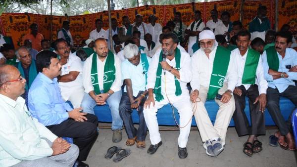 Farmers Protest reach 5th day in Mandya; Demand for Sugarcane Price hike Farmers Protest reach 5th day in Mandya; Demand for Sugarcane Price hike