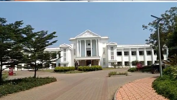 ಏಮ್ಸ್ಗಾಗಿ ಹುಬ್ಬಳ್ಳಿ-ಧಾರವಾಡ ಜನರ ಒತ್ತಾಯ ಏಮ್ಸ್ಗಾಗಿ ಹುಬ್ಬಳ್ಳಿ-ಧಾರವಾಡ ಜನರ ಒತ್ತಾಯ