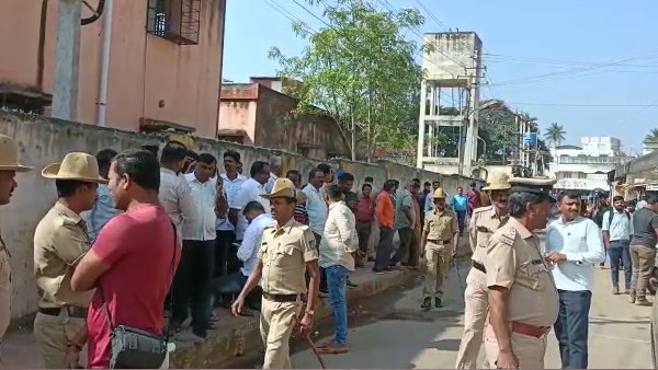 IT Raid On Congress Leader And Former MLC Gayathri Shanthegowda House