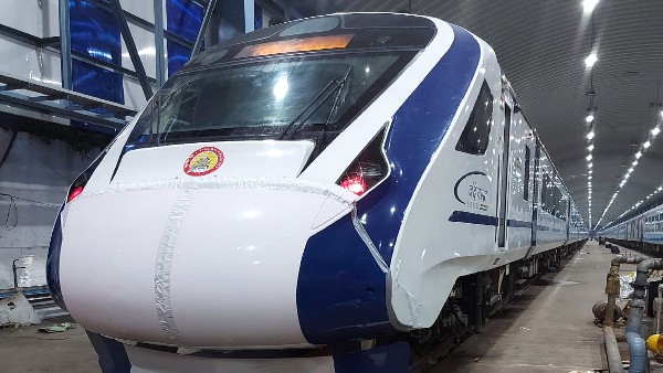 ವಂದೇ ಭಾರತ್‌ ರೈಲಿಗೆ ಚಾಲನೆ 