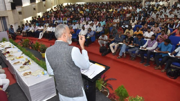 ದೇಶದ ಅಭಿವೃದ್ಧಿ ಬಗ್ಗೆ ವಿದ್ಯಾರ್ಥಿಗಳಿಗೆ ತಿಳಿಸಿದ ವಿಶ್ವೇಶ್ವರ ಹೆಗಡೆ ಕಾಗೇರಿ