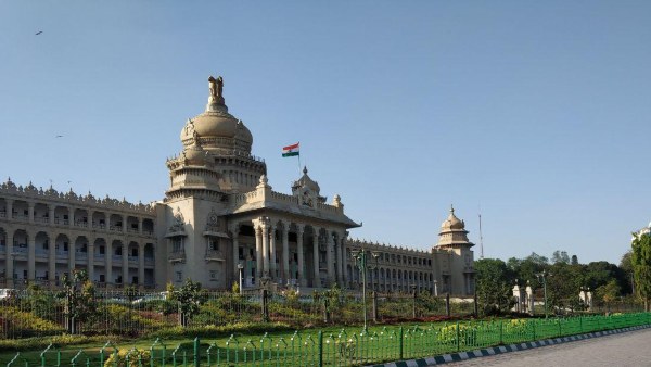 ವರದಿ ಮತ್ತು ನೋಟಿಸ್ ತಲುಪಿಸುವುದು ವರದಿ ಮತ್ತು ನೋಟಿಸ್ ತಲುಪಿಸುವುದು