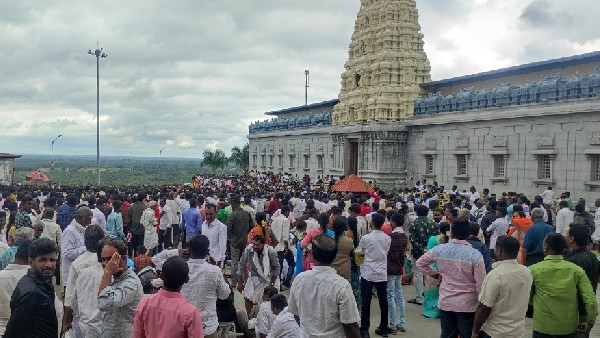 Over 10 thousand grooms registered for 250 brides at Adichunchanagiri Mutt Over 10 thousand grooms registered for 250 brides at Adichunchanagiri Mutt