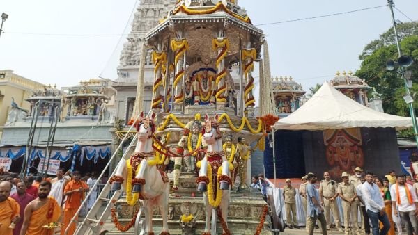 Thousands Of Devotees Witness VV Puram Subramanya Swamy Silver Chariot Festival Thousands Of Devotees Witness VV Puram Subramanya Swamy Silver Chariot Festival