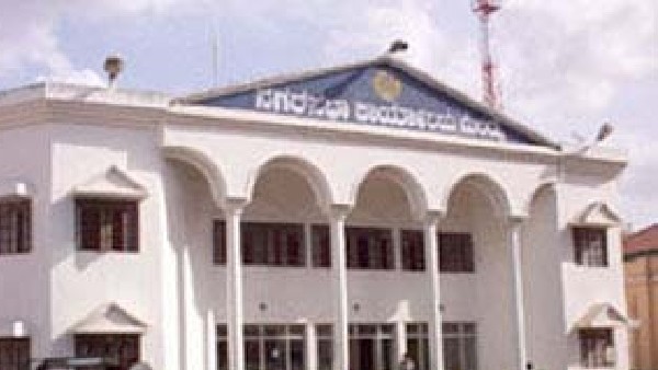 ಮಂಡ್ಯದಲ್ಲಿ ನಗರಸಭೆ ಅಧಿಕಾರಿಗಳ ನಿರ್ಲಕ್ಷ್ಯ ಮಂಡ್ಯದಲ್ಲಿ ನಗರಸಭೆ ಅಧಿಕಾರಿಗಳ ನಿರ್ಲಕ್ಷ್ಯ