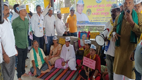 Araga Jnanendra Misused His Power And Ended Protest Against The Import Areca Nut. Araga Jnanendra Misused His Power And Ended Protest Against The Import Areca Nut.