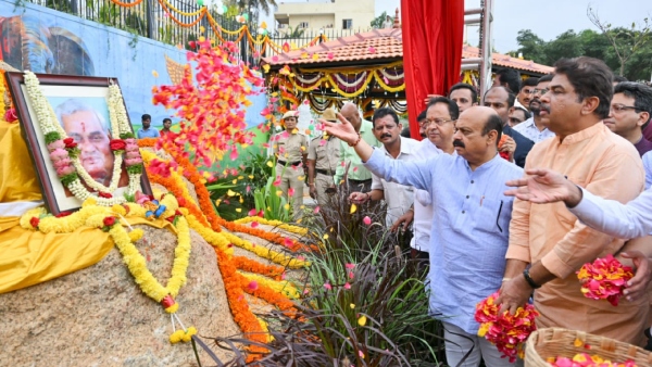 ಬೆಂಗಳೂರು ಅಭಿವೃದ್ಧಿಗೆ ಸಾಫ್ಟವೇರ್ ಪಾರ್ಕ್ ನಿರ್ಮಾಣ ಕಾರಣ ಬೆಂಗಳೂರು ಅಭಿವೃದ್ಧಿಗೆ ಸಾಫ್ಟವೇರ್ ಪಾರ್ಕ್ ನಿರ್ಮಾಣ ಕಾರಣ