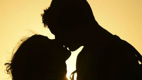 ಪೊಲೀಸ್ ಠಾಣೆಯಲ್ಲಿ ಒಂದು ಮುತ್ತಿನ ಕಥೆ 